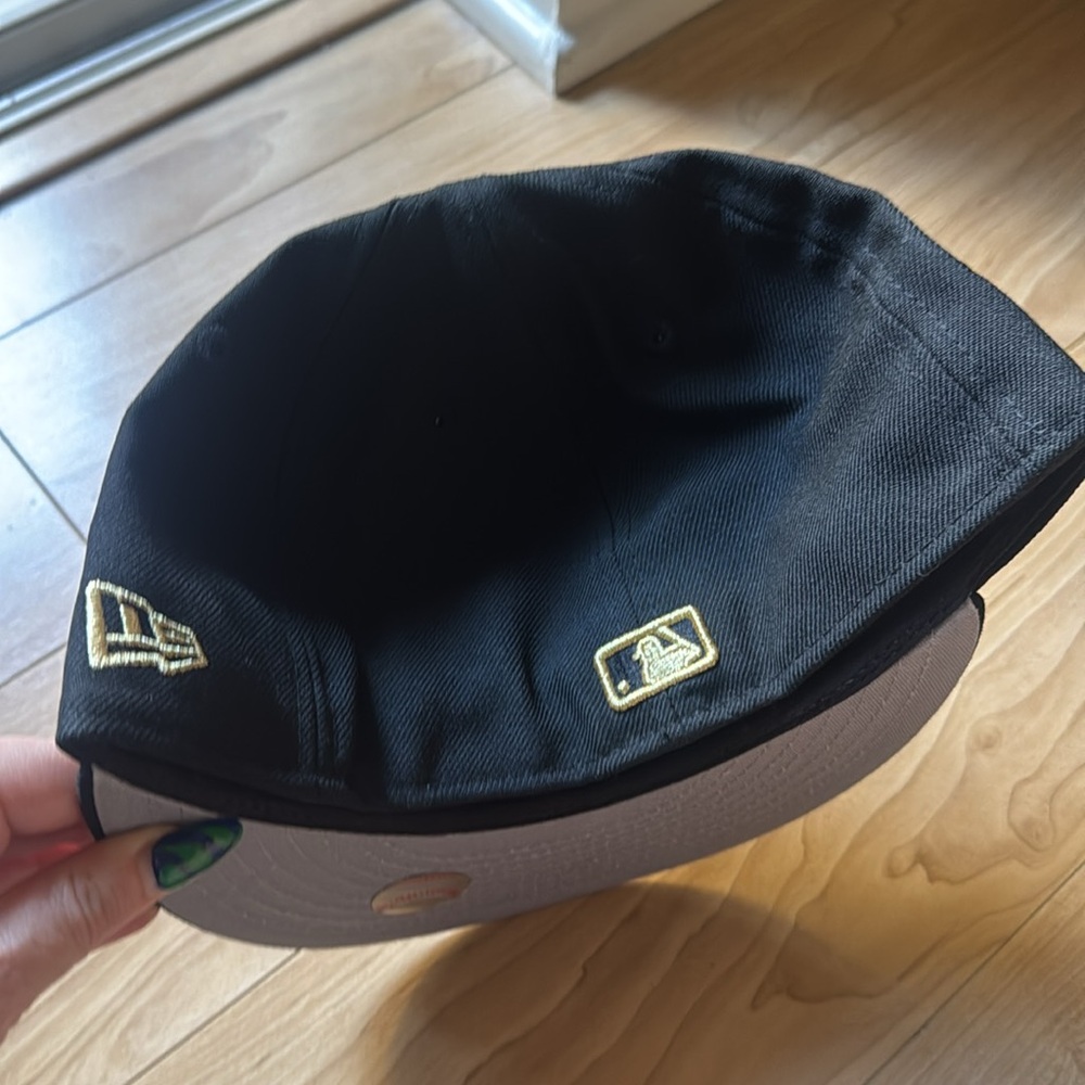 Black Cap with Gold LA Logo - Picture 3 of 4